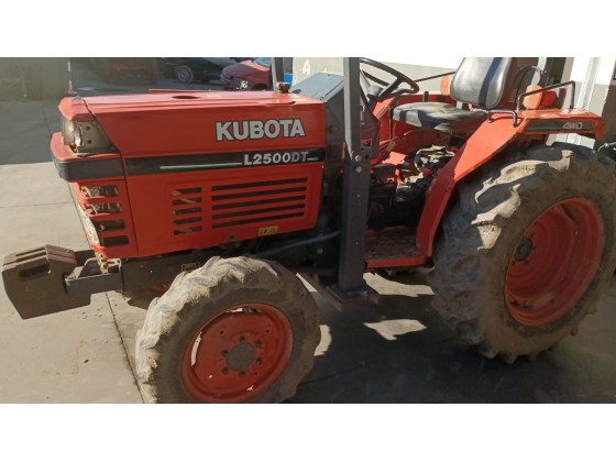 Trator Kubota 2500DT 2003 para peças
